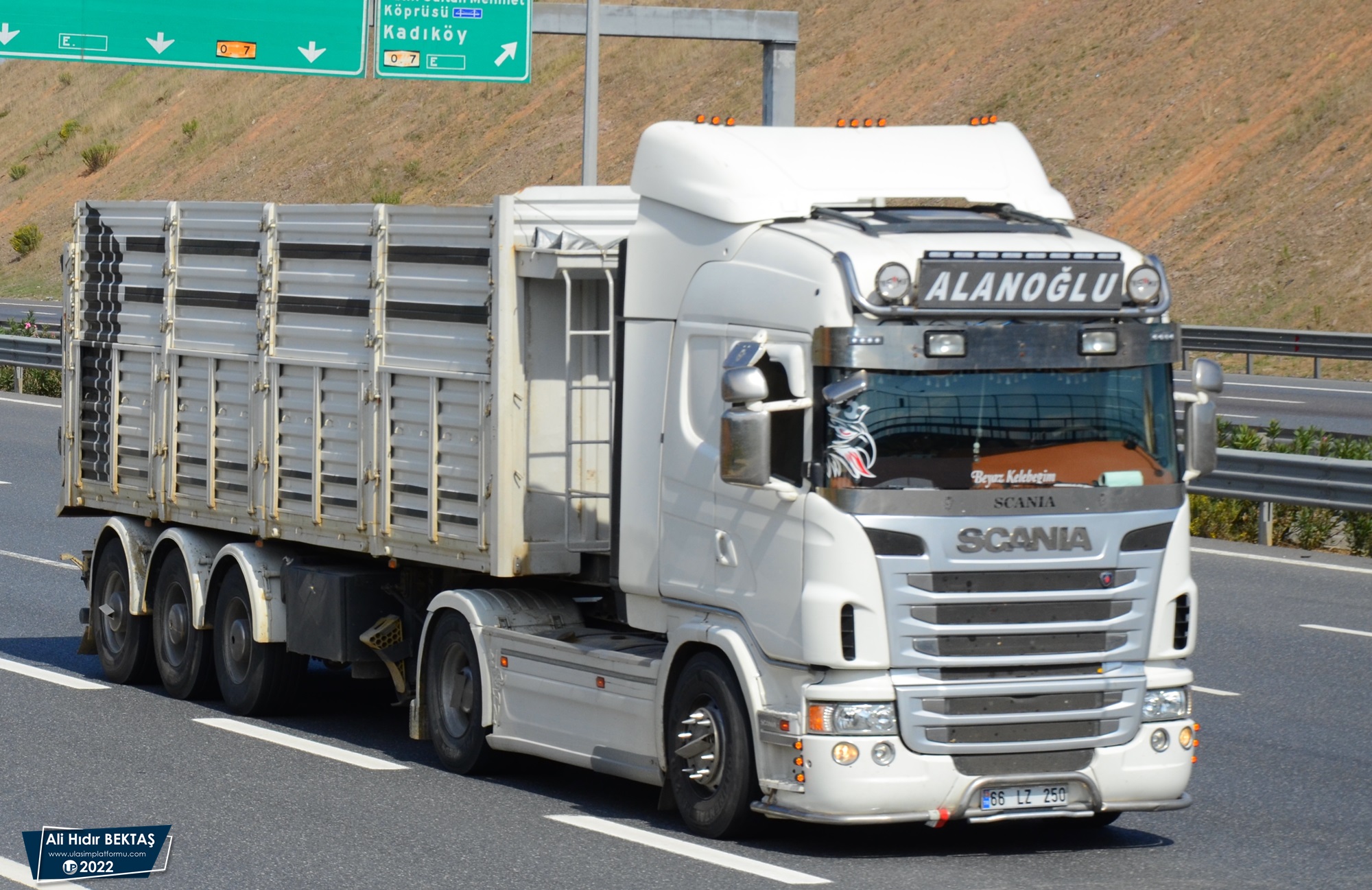 [Resim: 1665236236_UvBh5axEBDwAABp.JPG]