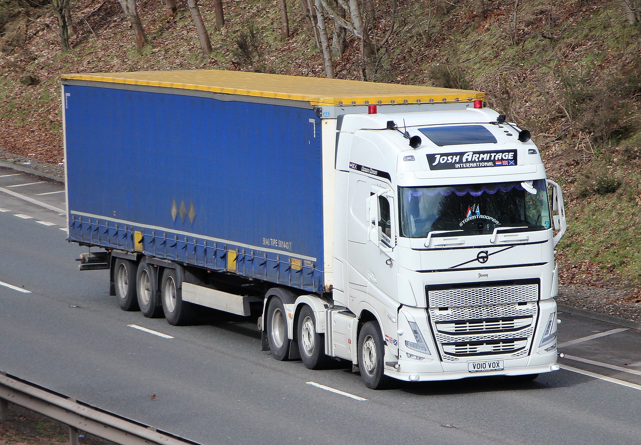 [Resim: 1698006680_gg4vLjJF8l3rG9l.jpg]