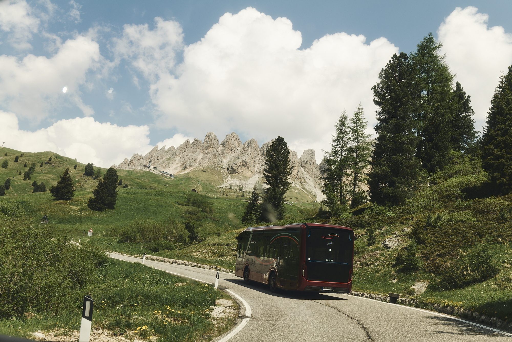 [Resim: 1698681729_c1H00bpuLfQX2HO.jpg]