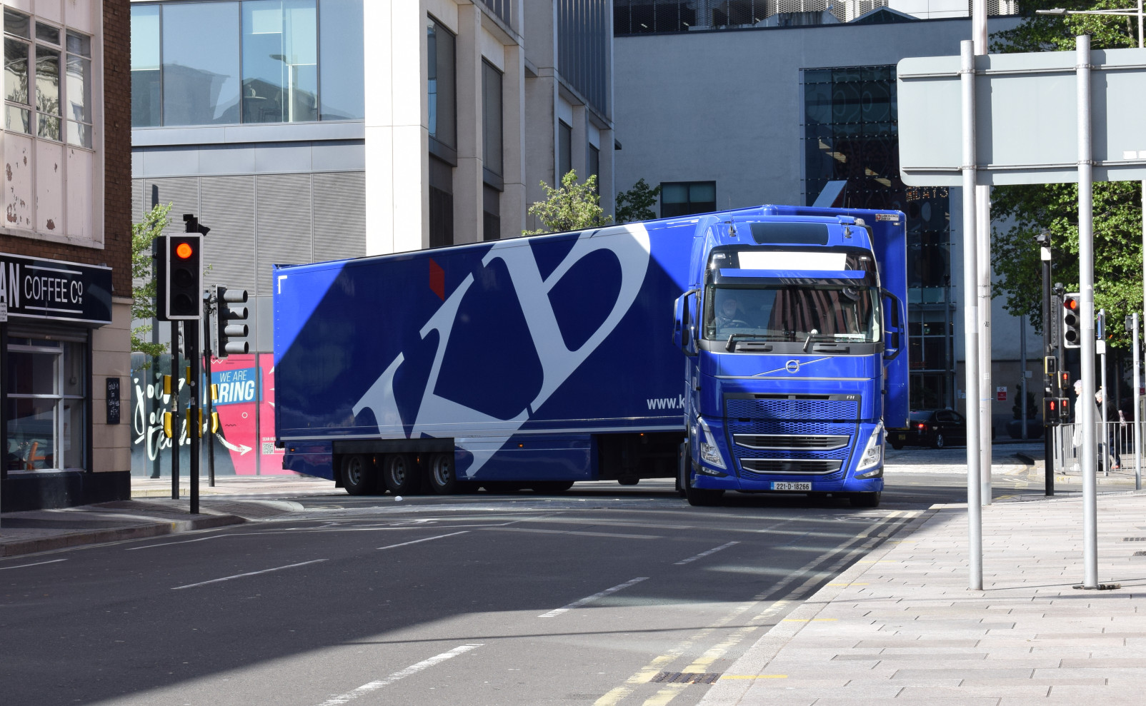 [Resim: 1698964953_6QagmYfjMcFcmt1.jpg]