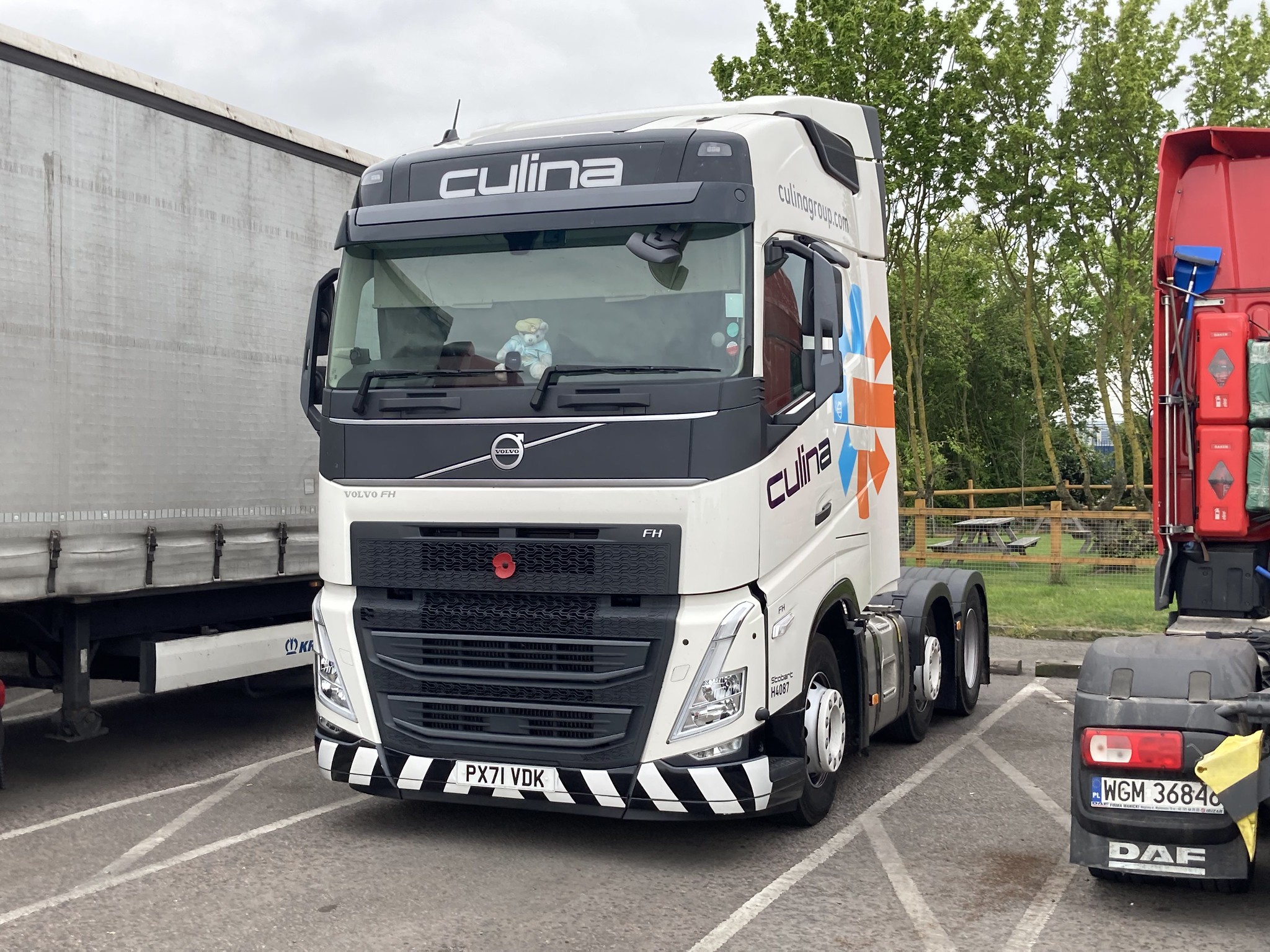 [Resim: 1700337498_FHS84SHHM7UvGAU.jpg]