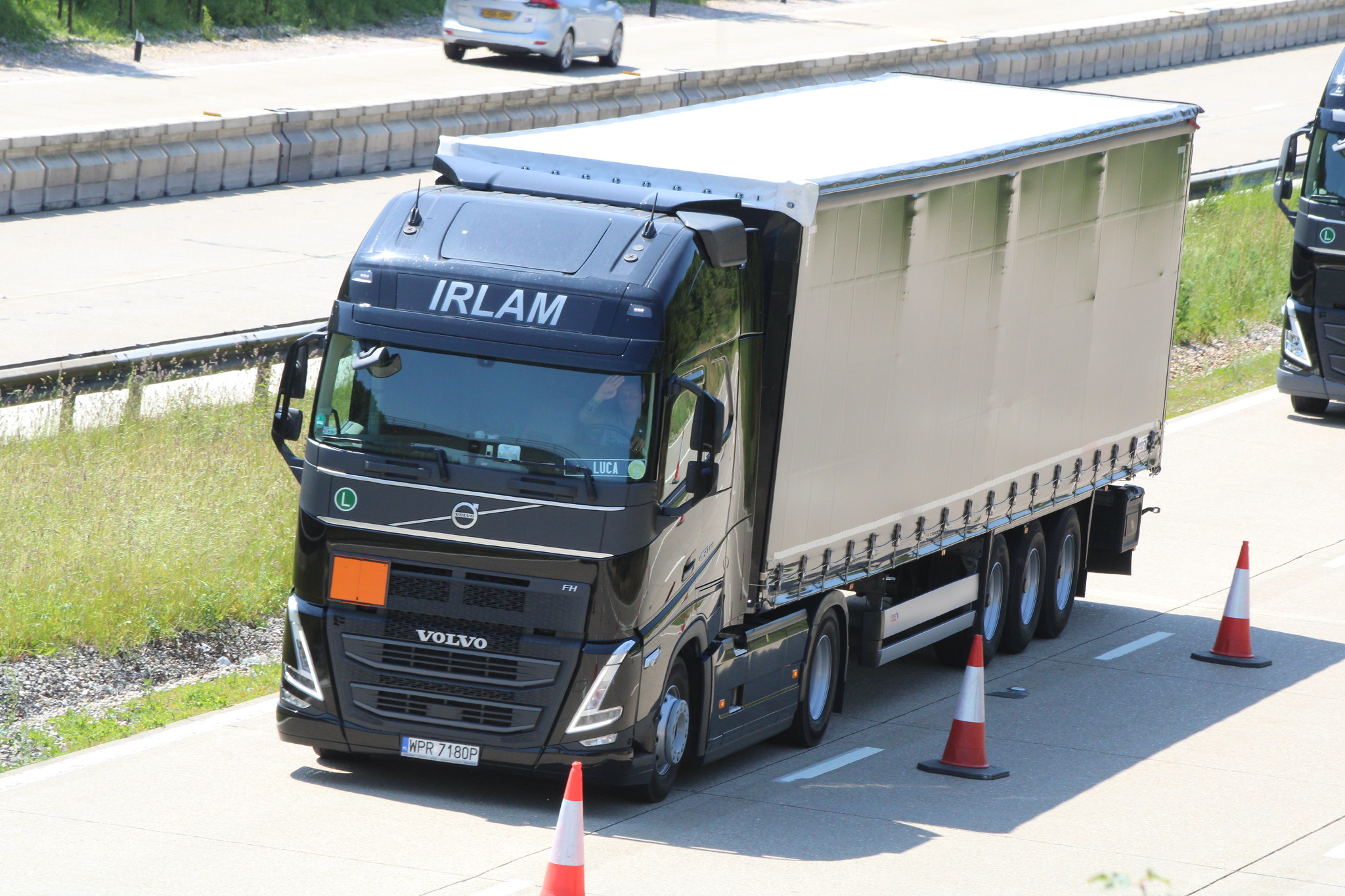 [Resim: 1700337883_5DKgEttxf9BhT0j.jpg]