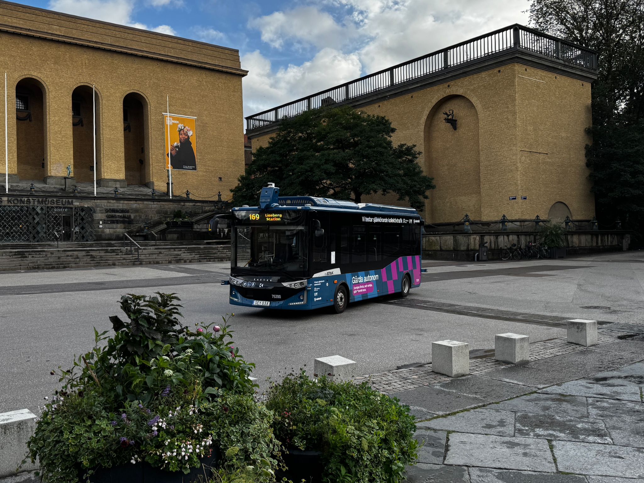 [Resim: 1758562119_PRDUEjhoMCMd3BK.jpeg]