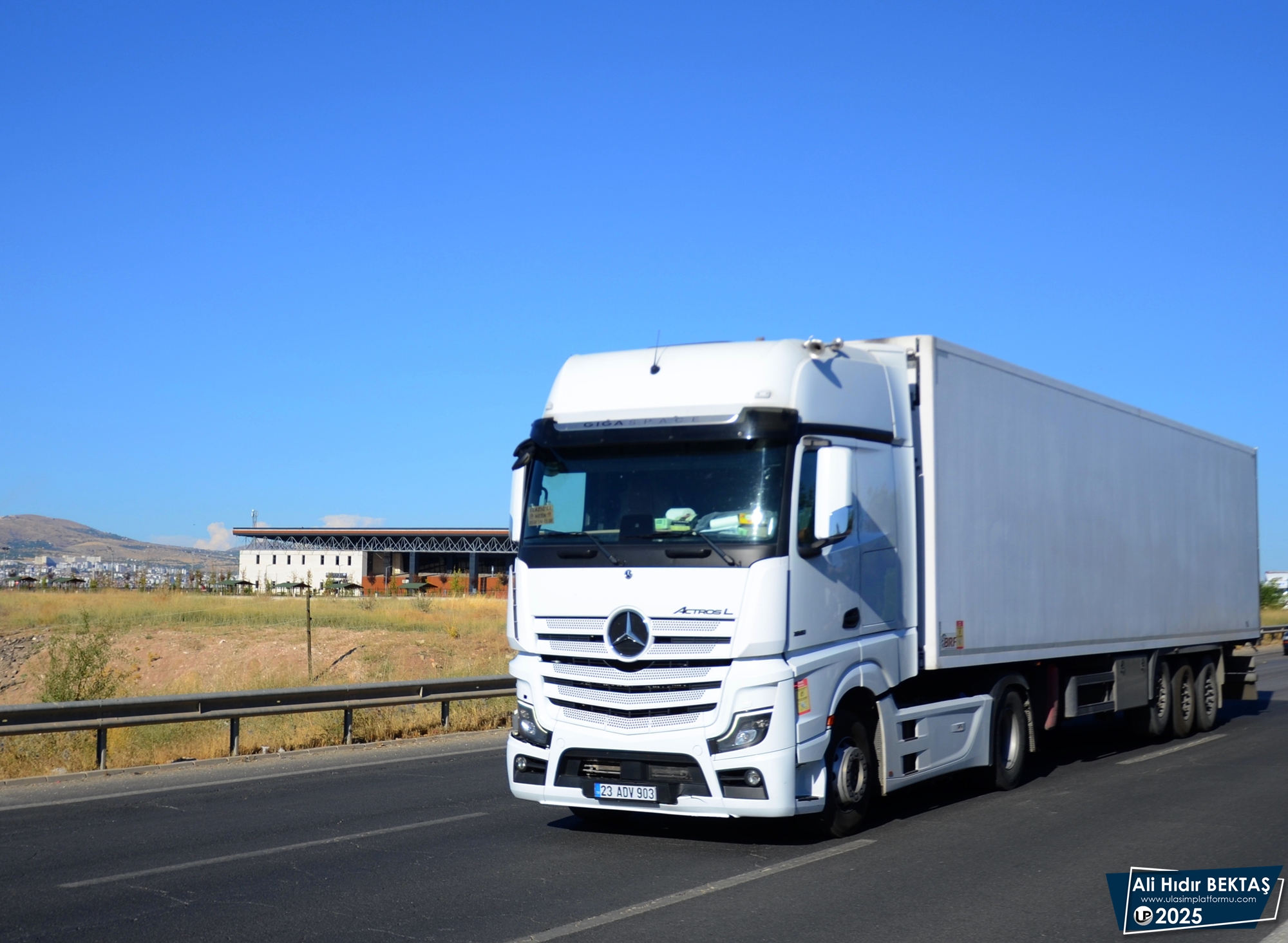 [Resim: 1776378399_CnJx5nFssy1MIB5.JPG]